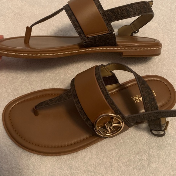Cute comfy sandals - Picture 2 of 7